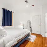 Charming Home In Heart Of City With King Size Bed!